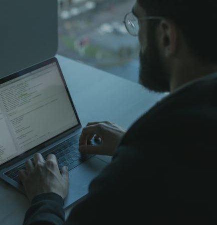 Интеграция Claude AI в веб-сайт для SMM-специалистов с мульти-языковой поддержкой
